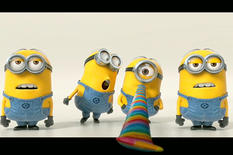 Quatro minions cantam a "Banana Song", em cena promocional de Meu malvado Favorito 2