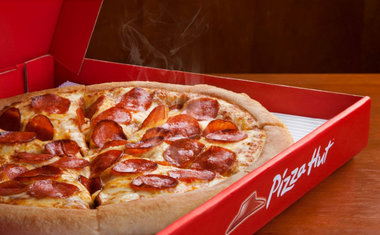 Pizza Hut lança campanha no Rio de Janeiro pela alfabetização