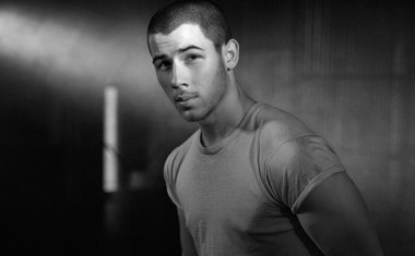 Nick Jonas aparece pela primeira vez no set de "Jumanji 2"