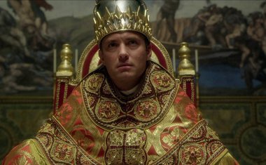 Jude Law é um papa revolucionário no novo teaser de "The Young Pope"