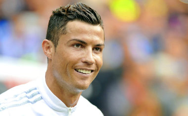 Com foto polêmica, Cristiano Ronaldo causa revolta entre budistas
