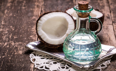 De água à manteiga de coco: conheça 6 maneiras de usar a fruta a favor da saúde