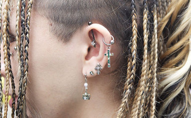 Se inspire: mais de 15 ideias de piercing na orelha para quem gosta do estilo