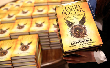 "Harry Potter e a Criança Amaldiçoada" foi o livro mais vendido na Amazon em 2016 
