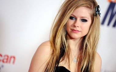 Avril Lavigne anuncia novo álbum para 2017 