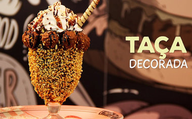 Aprenda a fazer uma deliciosa taça decorada de Ferrero Rocher