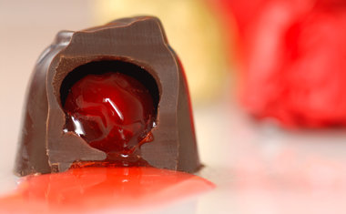 Aprenda a fazer deliciosos bombons recheados para a Páscoa