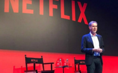 CEO da Netflix anuncia nova série original brasileira
