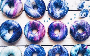 Aprenda a fazer os belíssimos Galaxy Donuts