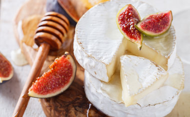 Entenda as diferenças entre os tipos de queijo 
