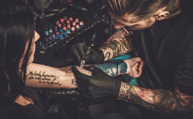 Dia dos Namorados: estúdio de tatuagem oferece 50% de desconto na tattoo do acompanhante durante o mês de junho