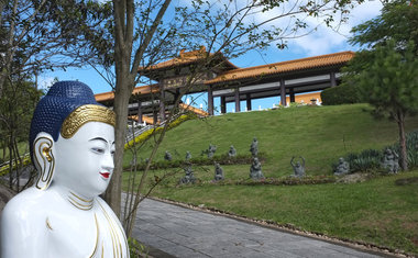 Visita ao incrível Templo Zu Lai em Cotia