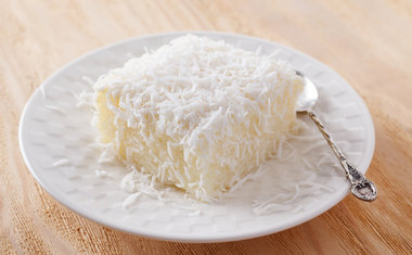 BOLO DE COCO GELADO