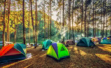 8 lugares próximos a SP perfeitos para acampar com os amigos