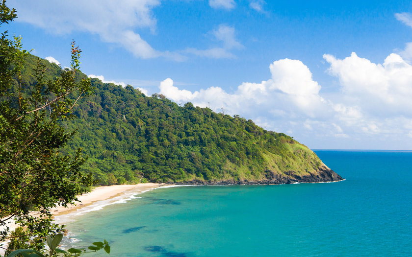 https://www.guiadasemana.com.br/contentFiles/image/2017/10/FEA/galeria/50795_w840h525_1508504945praia-da-fome-ilhabela.jpg