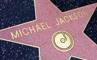 Michael Jackson é a celebridade falecida que mais lucrou em 2017; confira a lista completa da Forbes  