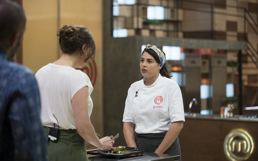 Em episódio emocionante, Raissa é eliminada do MasterChef Profissionais