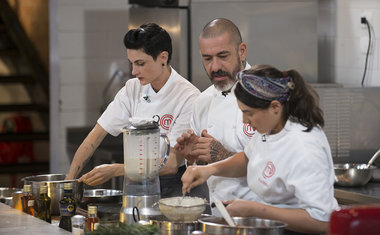 MasterChef Profissionais: cozinheiros enfrentam prova em restaurante de Henrique Fogaça nesta terça (7)