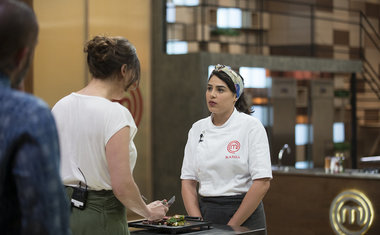 Em episódio emocionante, Raissa é eliminada do MasterChef Profissionais