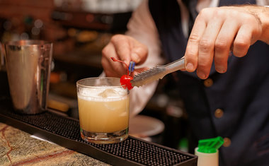 Aprenda a fazer os 10 drinks mais famosos e icônicos do cinema
