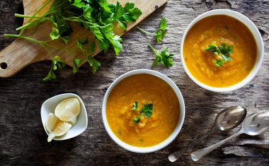 Sopa detox é tendência para 2018; veja 10 receitas