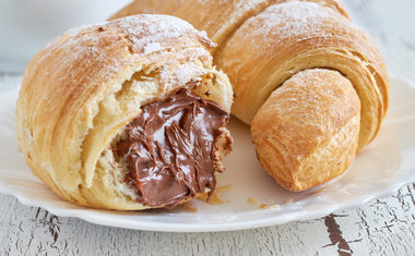 Massa folhada recheada com Nutella e marshmallows
