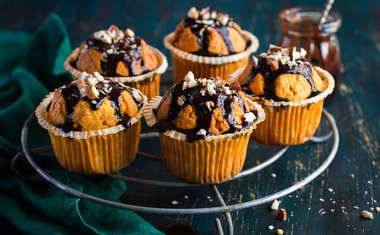 Cupcake de Cenoura e Calda de Chocolate Amargo