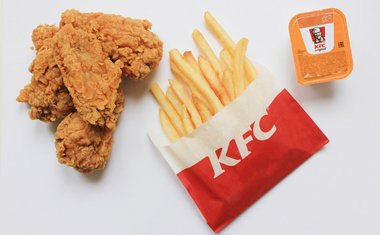 Balde de frango em dobro? KFC faz promoção 'pague um leve dois'