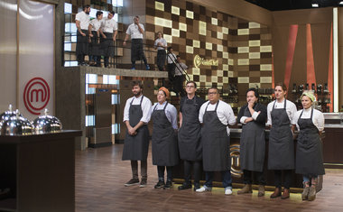 "MasterChef Profissionais": cozinheiros eliminados disputam vaga em repescagem