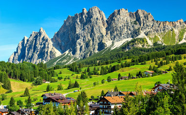 Conheça as Dolomitas, região dos Alpes Italianos cercada por cidades charmosas