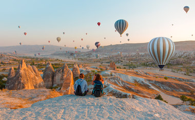10 incríveis destinos ao redor do mundo para voar de balão