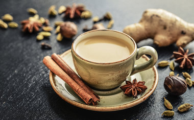 Aprenda a fazer Chai, chá indiano perfeito para os dias frios do inverno