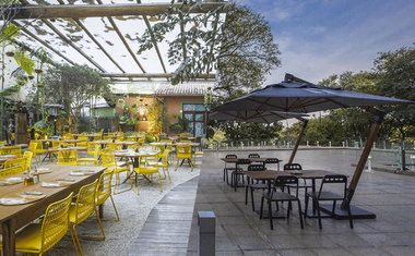 15 restaurantes com mesas ao ar livre em São Paulo para aproveitar os dias quentes