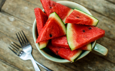 10 motivos para comer melancia no verão