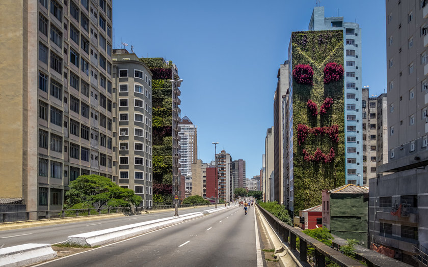 Passeio a pé pelo Minhocão