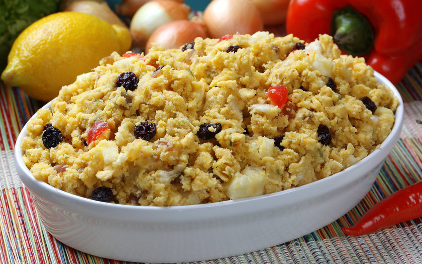 10 farofas diferentes perfeitas para acompanhar o prato principal