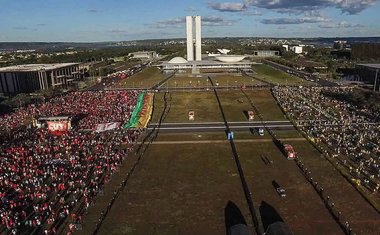 Democracia em Vertigem
