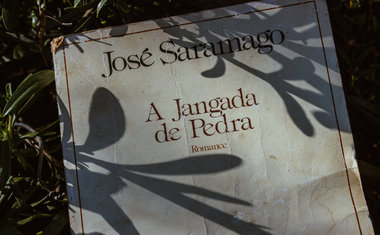 8 livros de José Saramago que talvez você tenha em casa e deveria (re)ler