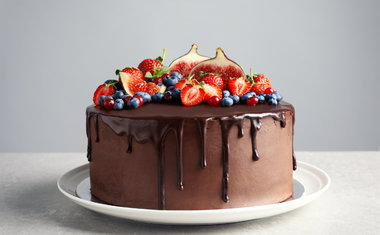 Bolo de Chocolate com recheio de morango