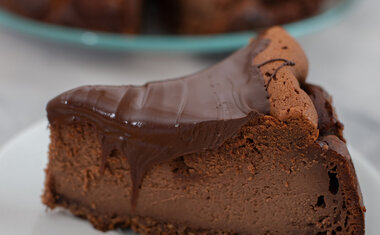 Torta mousse de chocolate é opção de sobremesa para o almoço de Páscoa; veja a receita!