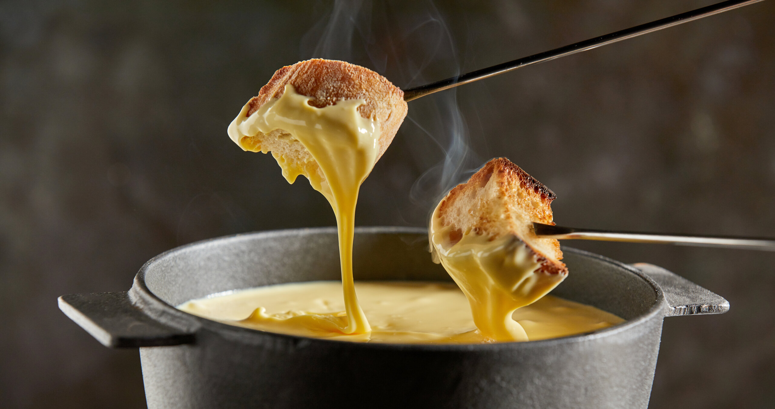 Receita de fondue três queijos é simples de fazer; veja o passo a passo!
