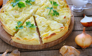 Torta de cebola vai te surpreender pelo sabor; confira a receita!