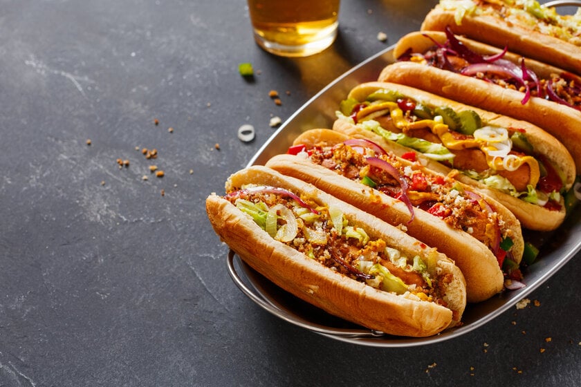 10 receitas gourmet de cachorro quente para degustar no Dia do Hot Dog