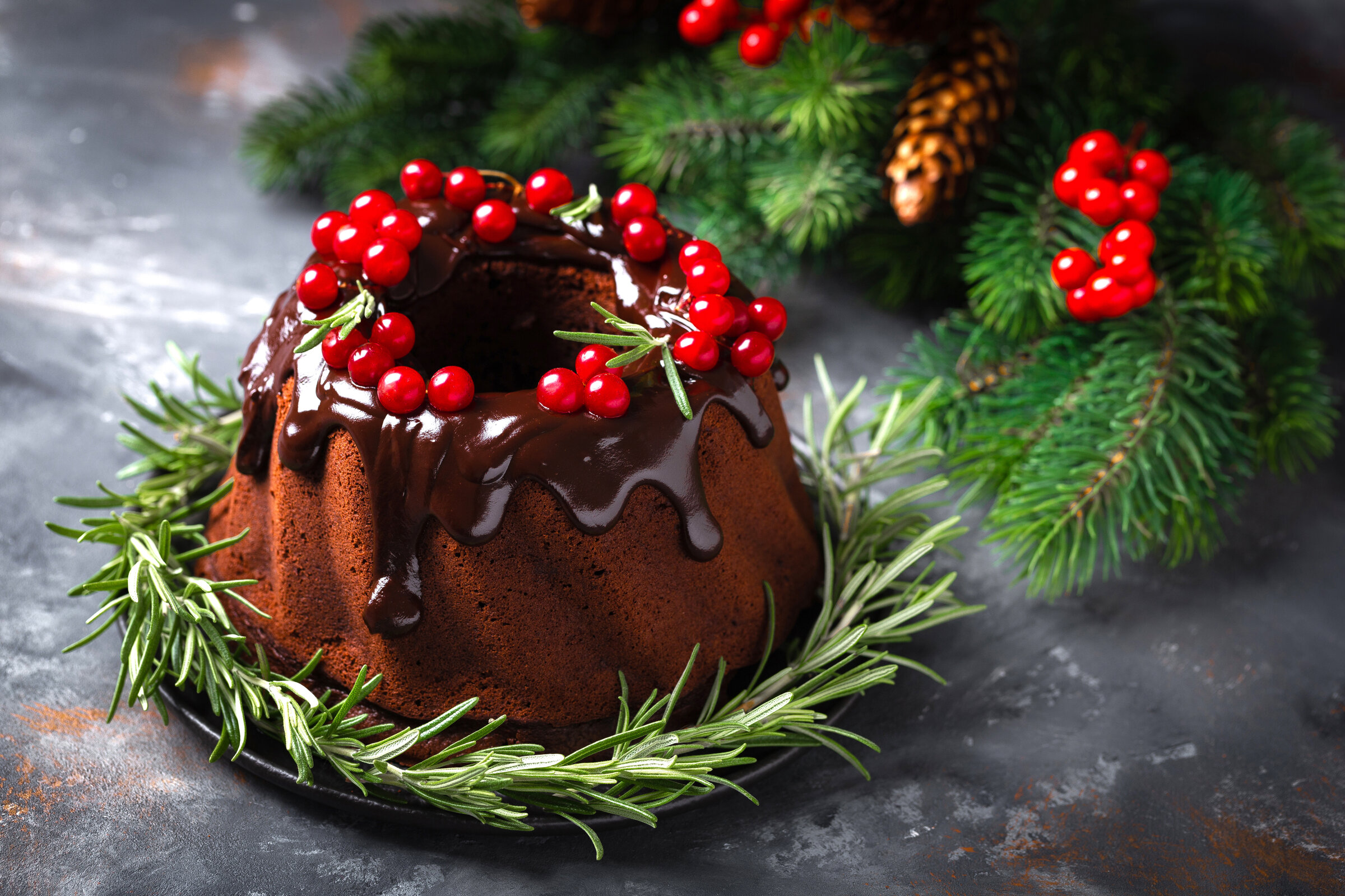 Bolo de Natal com chocolate é delicioso e fácil de fazer; confira o passo a passo! Bolo de Natal com chocolate é delicioso e fácil de fazer; confira o passo a passo!