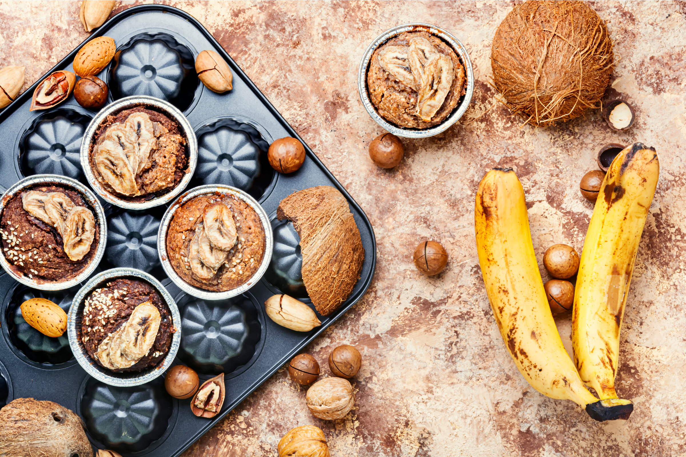 Receita de muffin de banana e coco é simples de fazer e fica uma