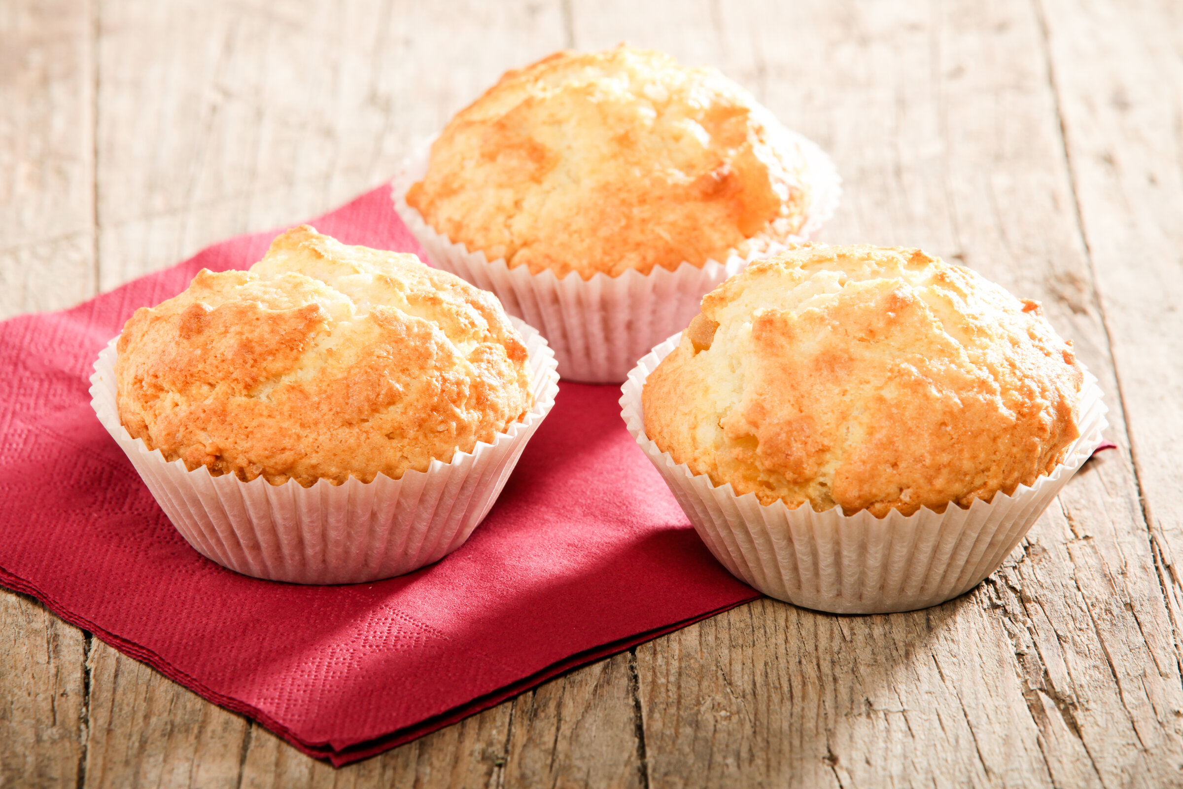 Receita de muffin de banana e coco é simples de fazer e fica uma