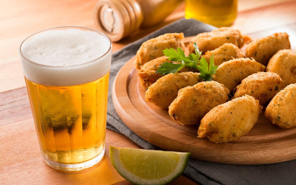 Bolinho de bacalhau com inhame vai te surpreender pelo sabor; confira o