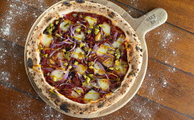 Pizza de pastrami é a aposta da Salt ZN para o Dia da Pizza 2022; saiba mais!