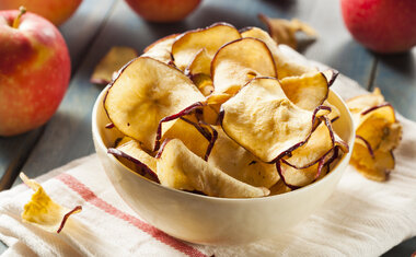 Receita de chips de maçã na Airfryer é petisco prático e delicioso; veja o passo a passo! 