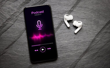 10 podcasts que ficaram entre os mais ouvidos no Brasil e no mundo em 2022 para não deixar de ouvir em 2023